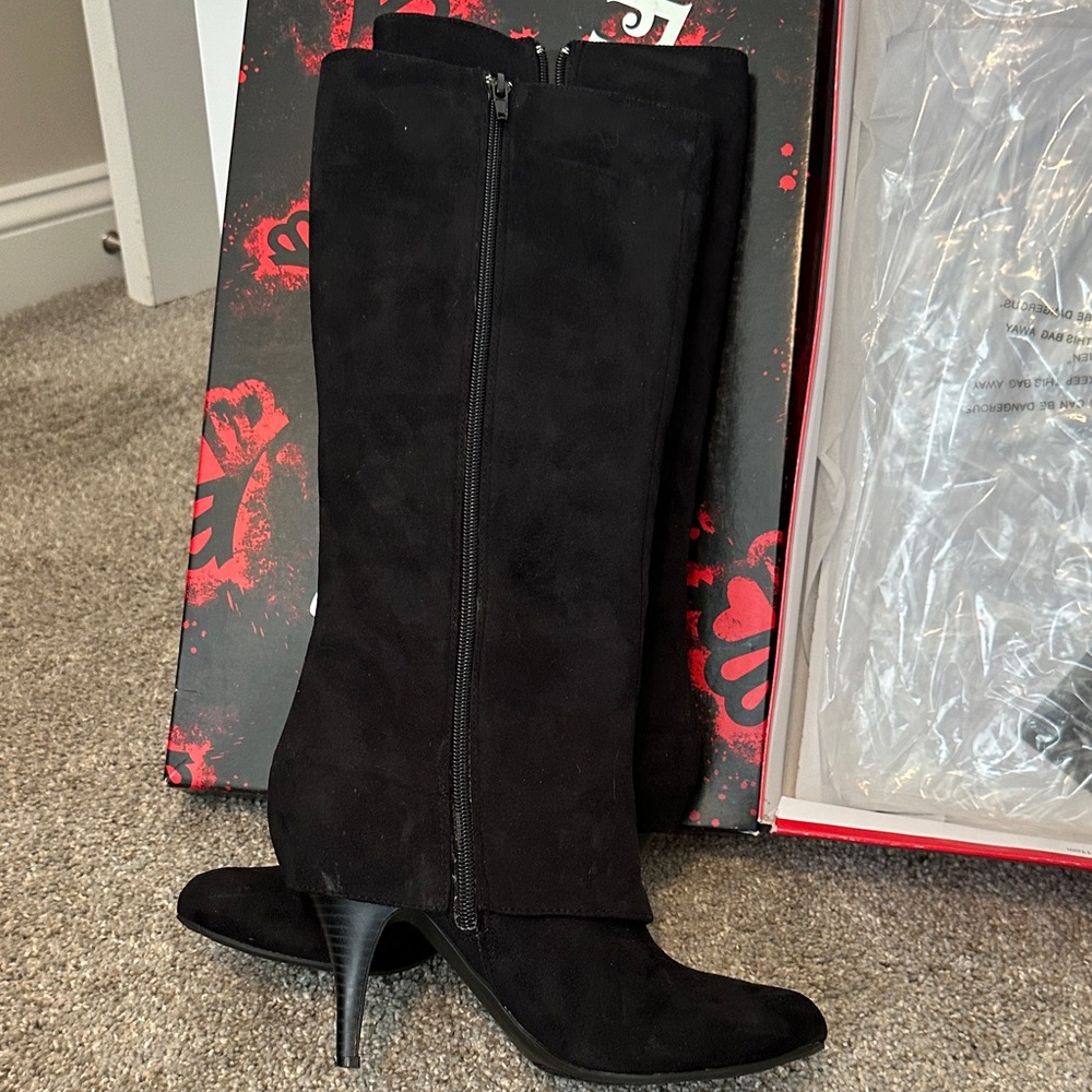 Fergalicious Black Ruffle Heeled Boots - Picture 4 of 6